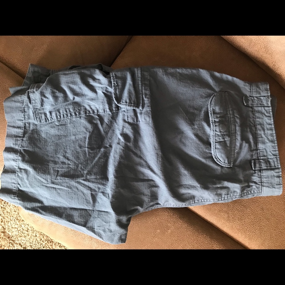 Men’s Chaps blue cargo shorts size 36.